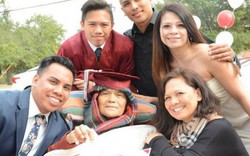 Trường học tổ chức lễ tốt nghiệp sớm cho nam sinh có cha bị ung thư