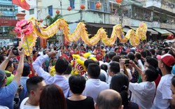 Ngàn người xem biểu diễn Tết Nguyên tiêu của người Hoa ở Sài Gòn
