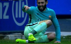 Clip Pha “đốn giò” ghê rợn khiến sao Barcelona gãy gập chân