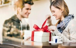 Chồng tặng quà Valentine khiến tôi "sốc nặng" sau 10 năm không có gì