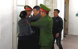 Clip: Người phụ nữ chạy tới ôm bị cáo Giang Kim Đạt trước phòng xử