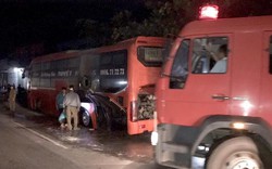 Tiền Giang: Người dân lao vào cứu xe giường nằm đang bốc cháy