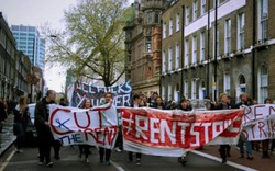 Sinh viên Anh biểu tình phản đối giá thuê ký túc xá “cắt cổ”
