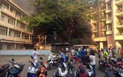Nhà xe KTX Đại học Y Dược TP.HCM phát hỏa, sinh viên hoảng hồn