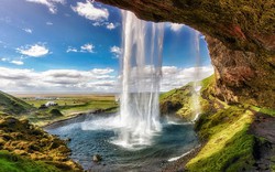 "Lạc trôi" giữa những địa danh đẹp khó tin ở Iceland