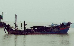 Thanh Hóa: 3 tàu cá bất ngờ bốc cháy dữ dội trong đêm