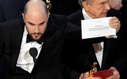 Khoảnh khắc xấu hổ nhất trong lịch sử 90 năm của Oscar