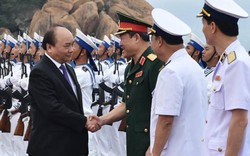 Thủ tướng Nguyễn Xuân Phúc dự lễ thượng cờ 2 tàu ngầm Kilo