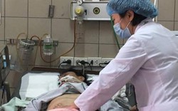 Bệnh viện Bạch Mai đón 7 bệnh nhân ngộ độc rượu Methanol