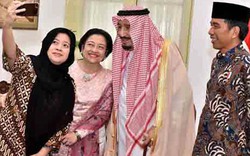 Quốc vương Saudi selfie đầy hào hứng khi thăm châu Á