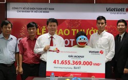 Vietlott trao giải Jackpot 41,6 tỷ cho khách nữ đầu tiên ở Lâm Đồng
