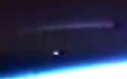 Video: NASA che giấu phi thuyền khổng lồ gần trạm vũ trụ?