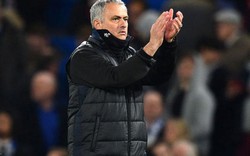 Mourinho “khen đểu” trọng tài bắt trận Chelsea vs M.U
