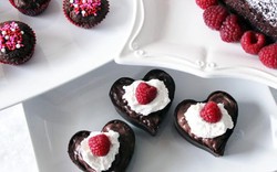 Valentine trắng lãng mạn với chocolate trái tim