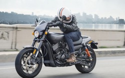 Mê mẩn trước Harley-Davidson Street Rod 2017