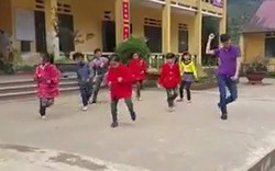 Clip: Thầy giáo vùng cao dạy nhảy cực sành điệu cho HS tiểu học