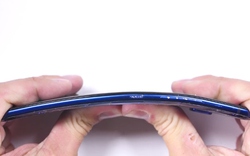 Video: “Củ hành” HTC U Ultra bản sapphire