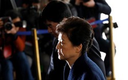 Ngày dài thẩm vấn và 2 bữa cơm của cựu Tổng thống Park