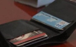 Mỹ: Tìm được ví mất sau 8 năm, sốc khi mở ra thấy ruột