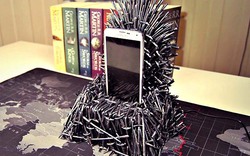 Smartphone Samsung thể hiện ngôi vua với đế sạc "ngai sắt" Iron Throne