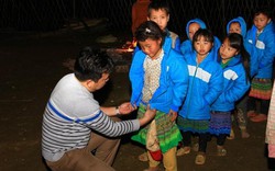 Ảnh: Học sinh dân tộc Mông, Dao xuýt xoa trong áo ấm mùa đông