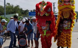 Tài xế thuê đoàn lân "ăn mừng" BOT Sóc Trăng xả trạm