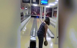 Cú ném bowling "khủng khiếp" nhất thế giới của người phụ nữ