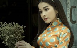 Hot girl Ngọc Ánh khoe “vòng eo con kiến” trong tà áo dài