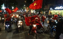 U23 Việt Nam tạo nên “cơn địa chấn”, người hâm mộ đổ ra đường ăn mừng không ngớt