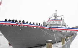 Tàu chiến Mỹ mắc kẹt giữa sông băng không thể di chuyển