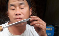 Trưởng bản người Mông có biệt tài rèn dao như xiếc, kiếm bộn tiền