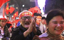 Người Hà Nội ngất ngây trong "men say chiến thắng"