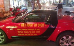 Những chiếc xe mang màu cờ sắc áo U23 Việt Nam tràn ngập phố phường