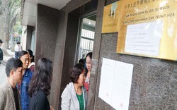 Hàng nghìn CĐV đến ĐSQ Trung Quốc làm visa "tiếp lửa" U23 Việt Nam