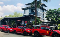 Ô tô, hàng quán, công trường "nhuộm đỏ" cờ tổ quốc cổ vũ U23 Việt Nam