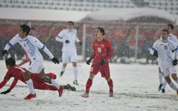 Vì sao U23 Uzbekistan mặc áo trắng trong trời mưa tuyết?