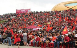 Sân vận động, quảng trường như "chảo lửa" với hàng chục nghìn CĐV