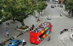 Xe buýt hai tầng vào tận sảnh VIP Nội Bài đón cầu thủ U23 Việt Nam