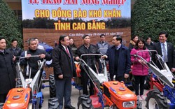 Trao tặng 10 máy nông nghiệp cho nông dân nghèo Cao Bằng