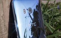 HTC U11 giảm hơn 2 triệu đồng, Galaxy S8 phải e dè