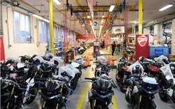 Tận mắt dây chuyền sản xuất động cơ siêu xe Ducati Panigale V4 mới