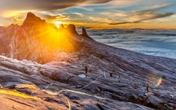 Đón bình minh  trên đỉnh Kinabalu