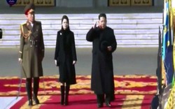 Lần đầu tiên vợ ông Kim Jong-un xuất hiện trong lễ duyệt binh