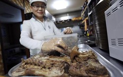 Khai mạc Olympic mùa Đông, nhà hàng thịt chó Hàn Quốc vẫn đón khách