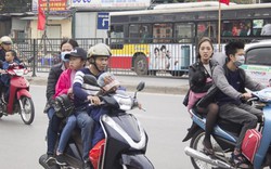 Mùng 2 Tết, nhiều người dân trở lại trung tâm Hà Nội