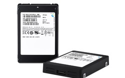 Ổ SSD đầu tiên thế giới đạt dung lượng siêu khủng 30 TB