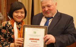 Dịch giả Nguyễn Thụy Anh nhận giải thưởng văn học dịch Nga