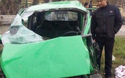 Tàu hỏa tông taxi văng xa 15m, tài xế thiệt mạng tại chỗ