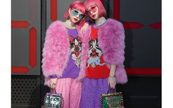 Áo hồng, tóc hồng nổi "bần bật" - 2 tín đồ Nhật náo loạn đường phố Milan FW