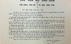 Trao tặng phiên bản bức thư Hồ Chủ tịch gửi tặng cán bộ y tế năm 1955